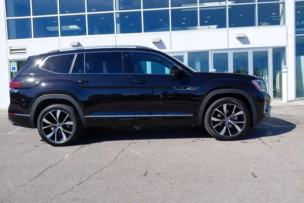 2026 Volkswagen Atlas SEL Premium R-Line photo 1