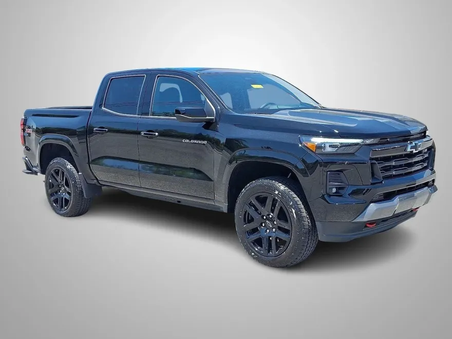 2024 Chevrolet Colorado Z71 photo 1