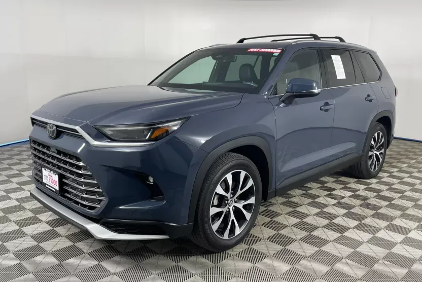 2024 Toyota Highlander Hybrid Limited photo 1