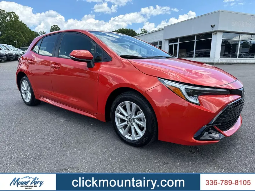 2025 Toyota Corolla SE photo 1