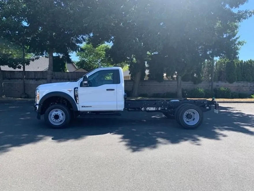 2024 Ford F-550 photo 1
