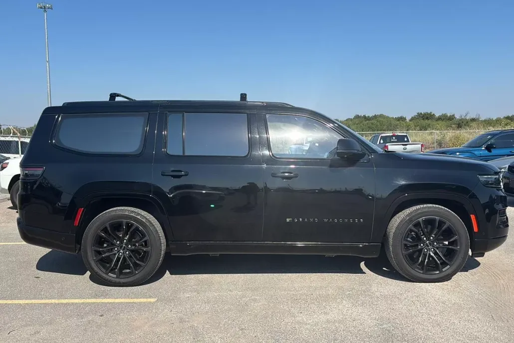 2022 Jeep Grand Wagoneer II Obsidian photo 1