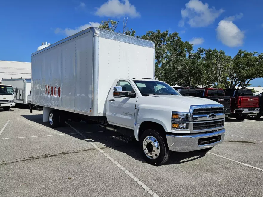 2023 Chevrolet Silverado 6500HD Work Truck photo 1