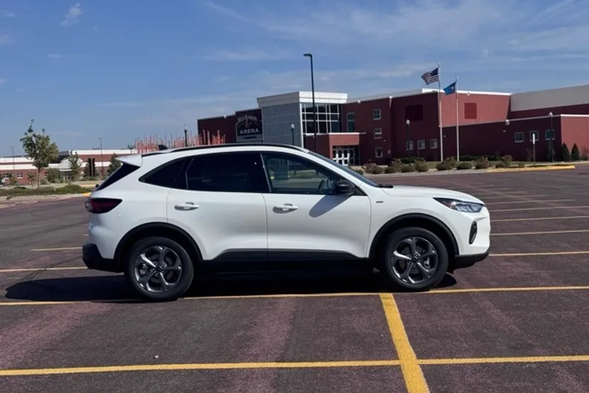 2025 Ford Escape ST-Line photo 1