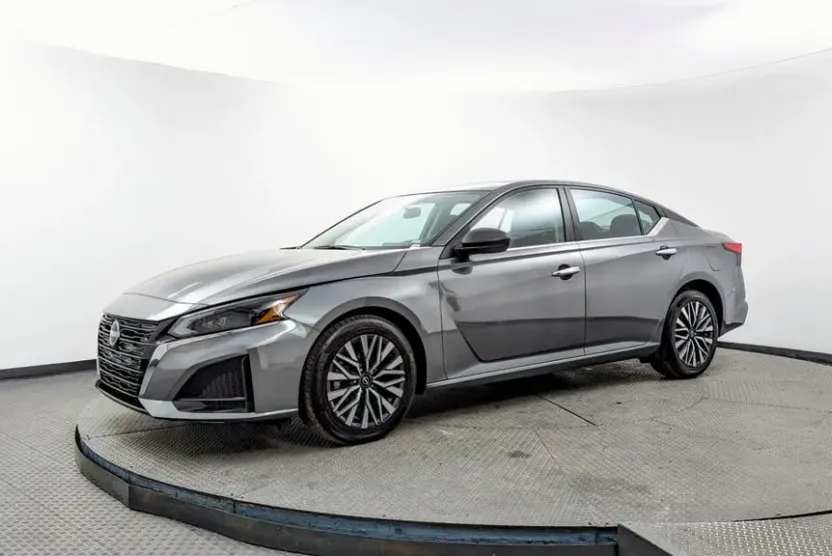 2024 Nissan Altima 2.5 SV photo 1
