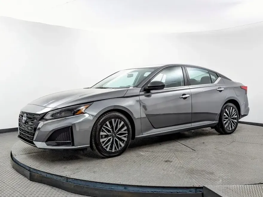 2024 Nissan Altima 2.5 SV photo 1