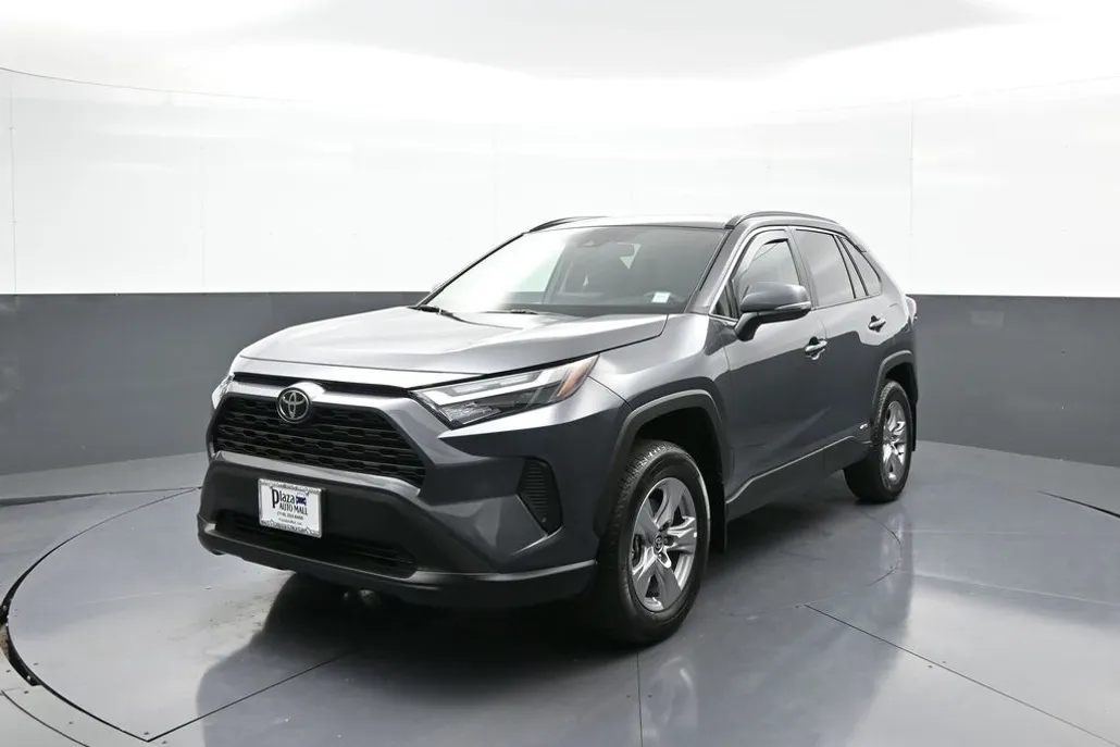 2025 Toyota RAV4 Hybrid XLE photo 1
