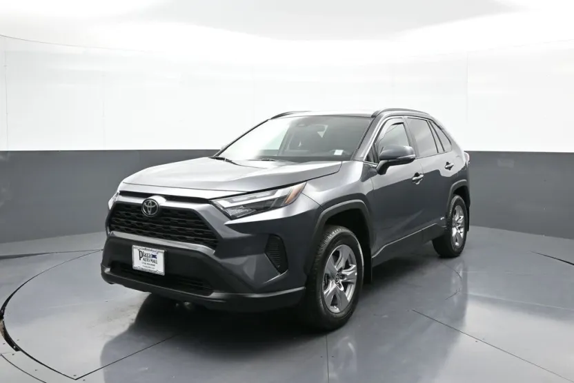 2025 Toyota RAV4 Hybrid XLE photo 1