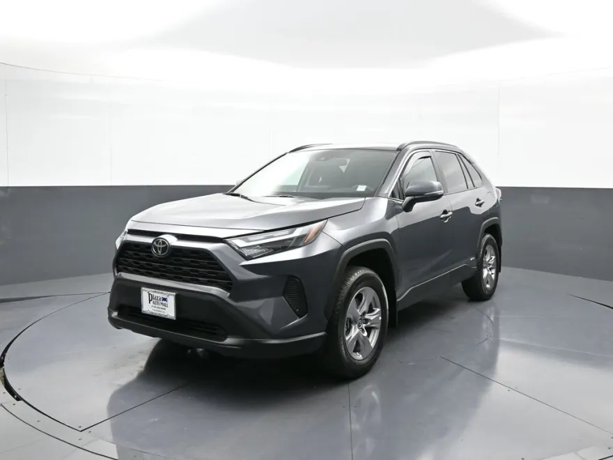2025 Toyota RAV4 Hybrid XLE photo 1