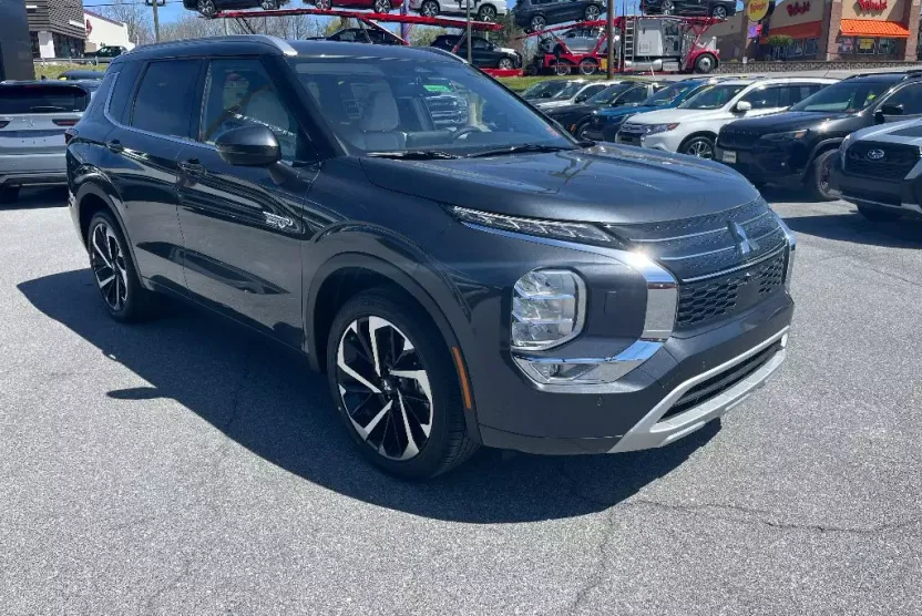 2025 Mitsubishi Outlander PHEV SEL photo 1