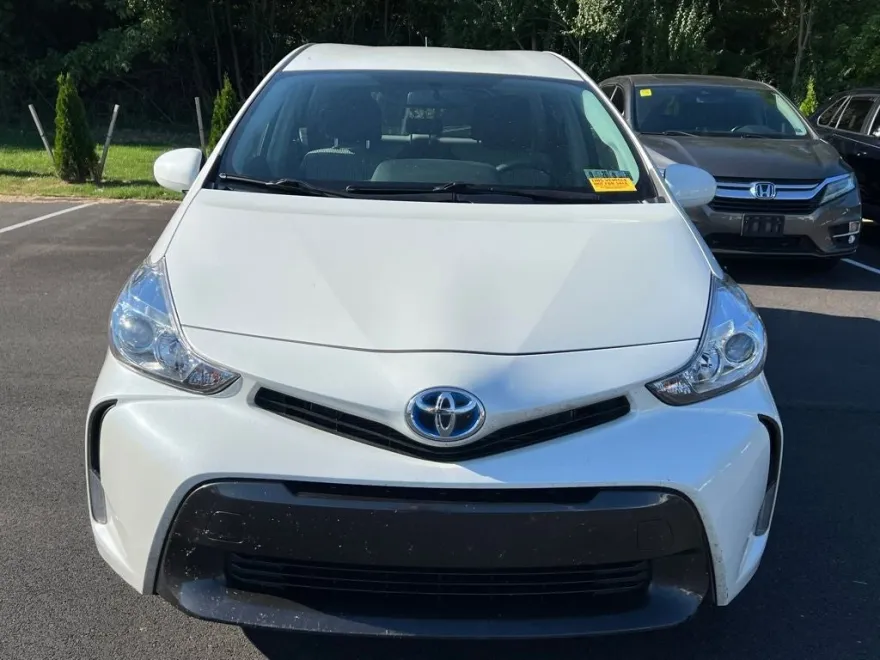 2017 Toyota Prius V Three photo 1