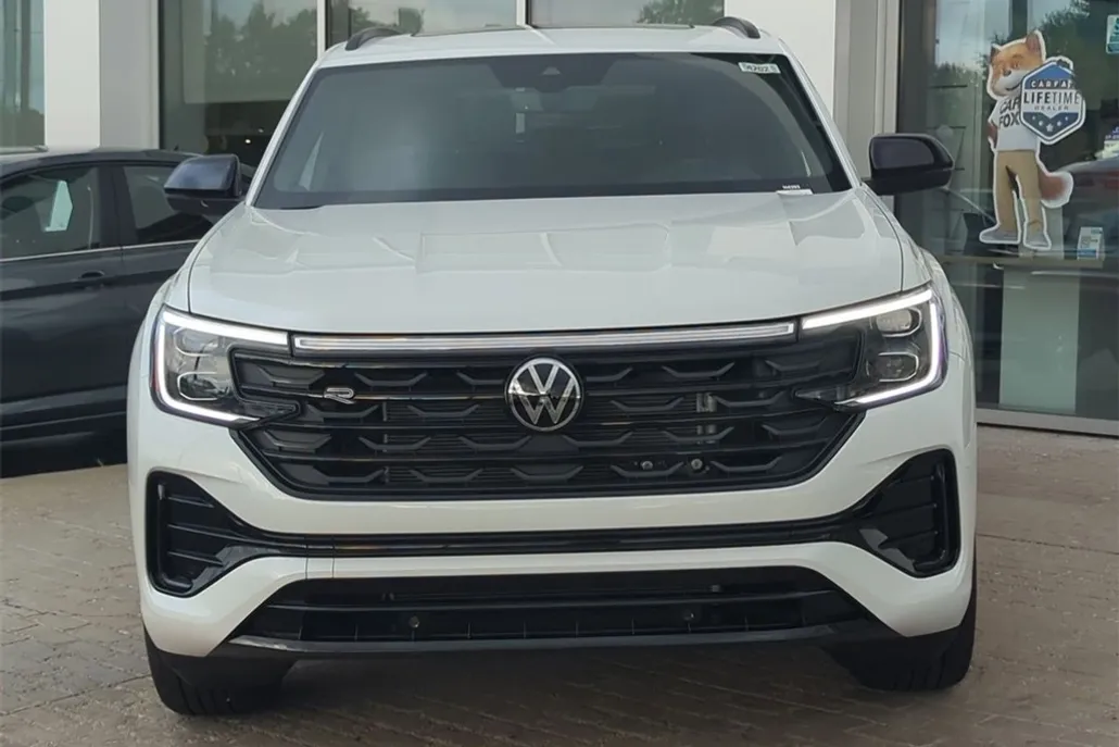 2026 Volkswagen Atlas Cross Sport SEL R-Line photo 1