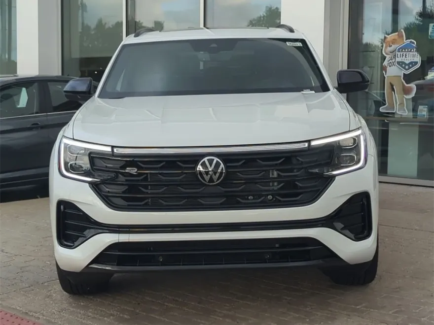 2026 Volkswagen Atlas Cross Sport SEL R-Line photo 1