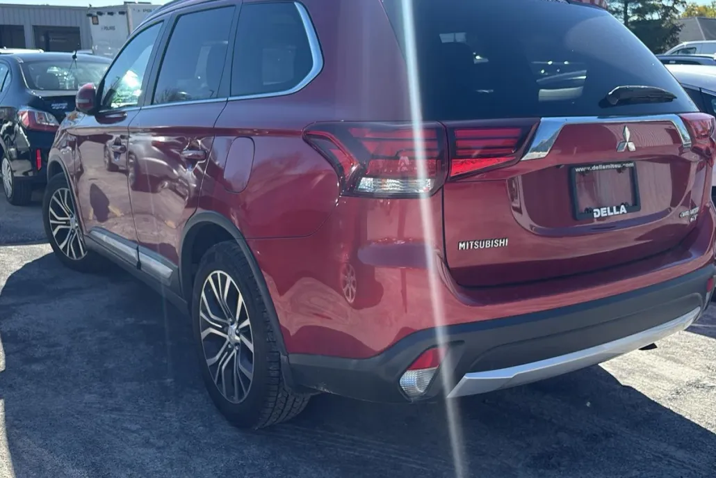2016 Mitsubishi Outlander GT photo 1
