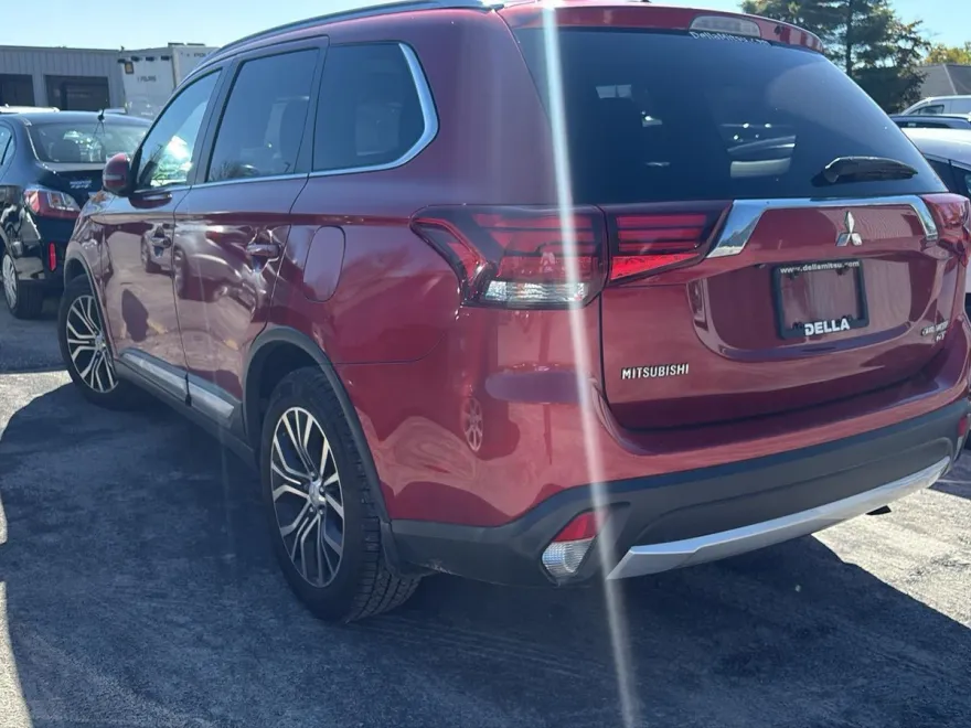 2016 Mitsubishi Outlander GT photo 1