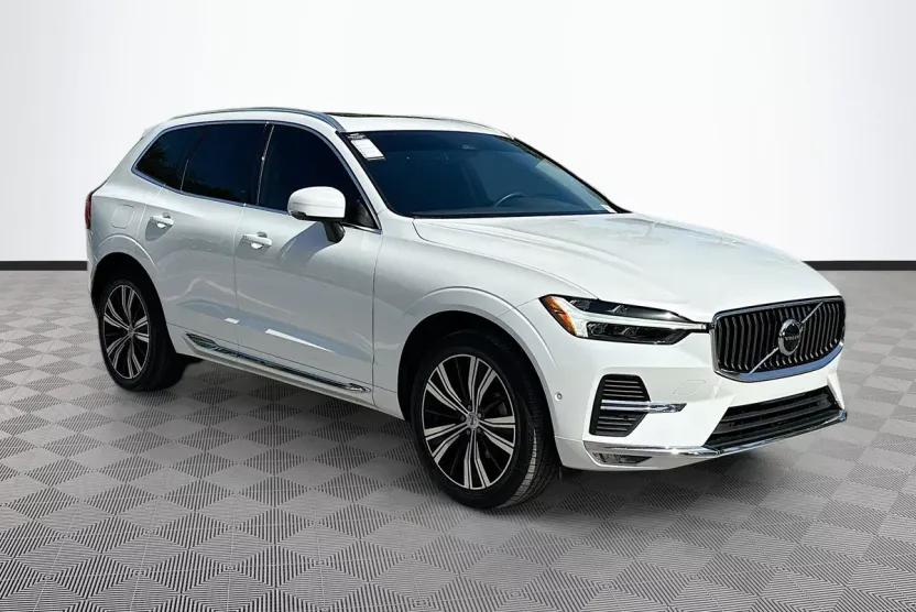 2023 Volvo XC60 Plus photo 1