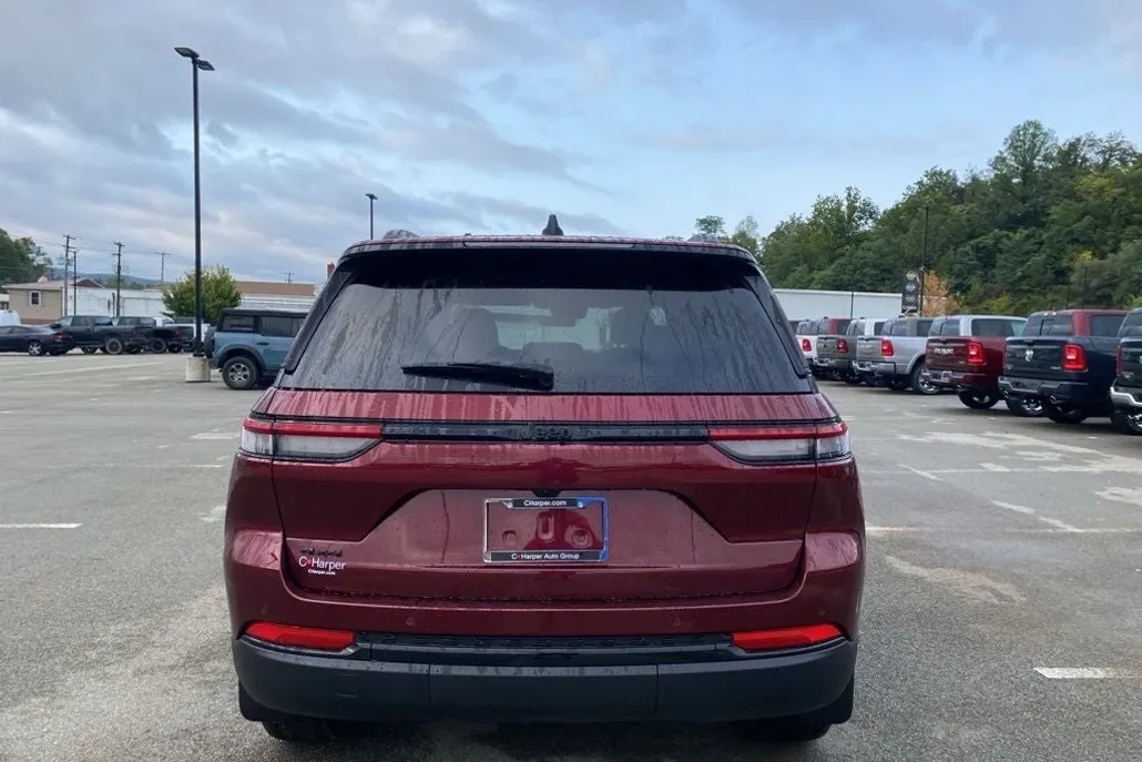 2025 Jeep Grand Cherokee Altitude photo 1