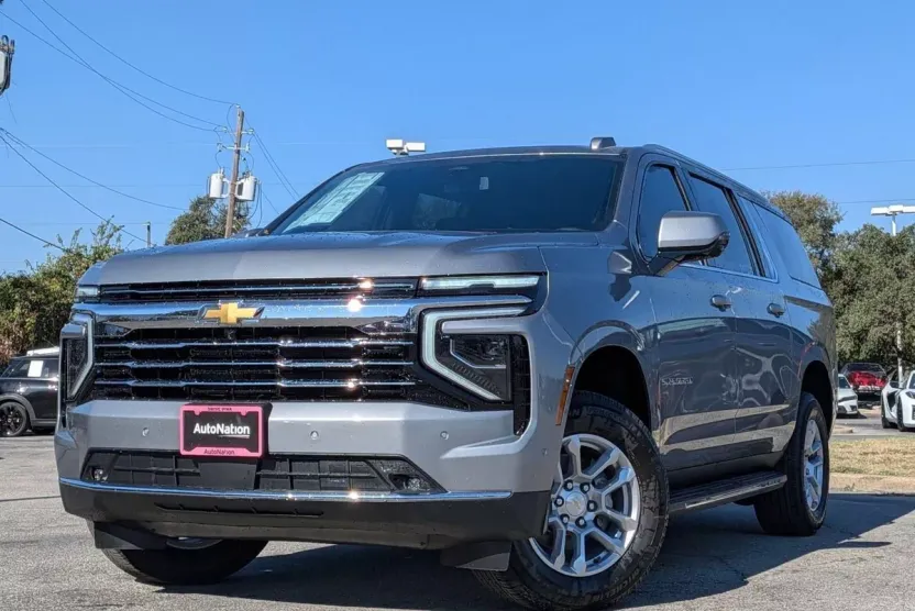 2026 Chevrolet Suburban LT photo 1