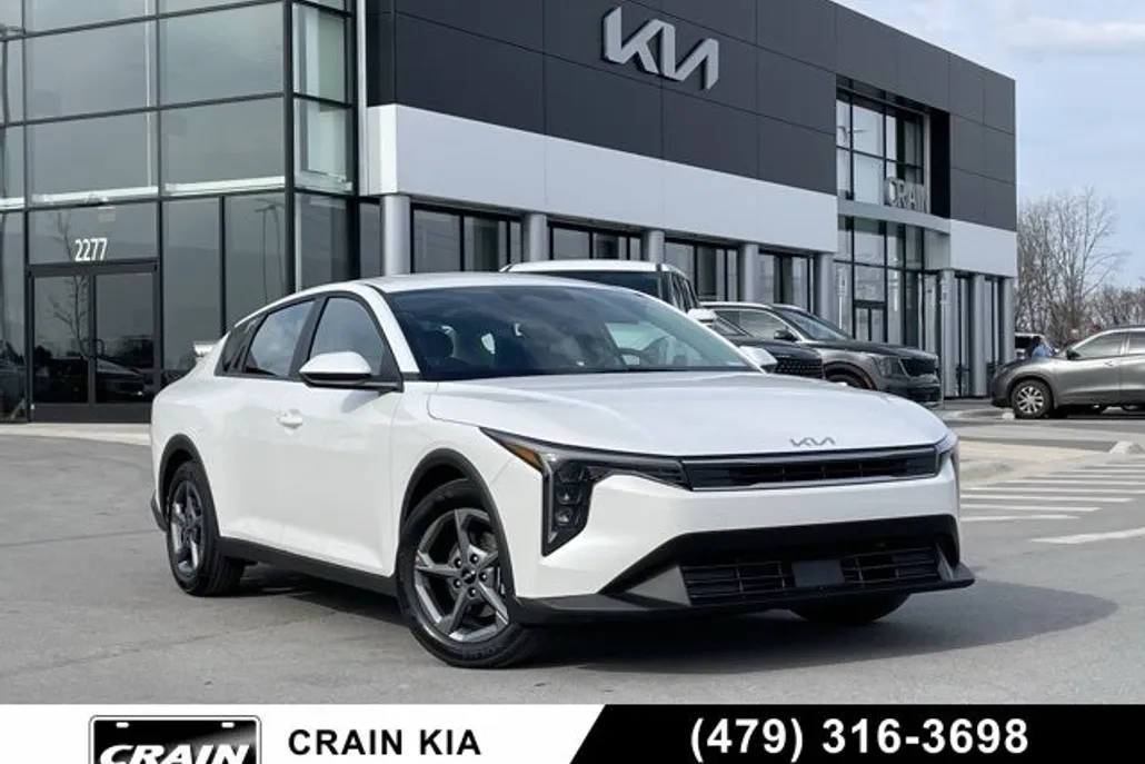 2025 Kia K4 LXS photo 1