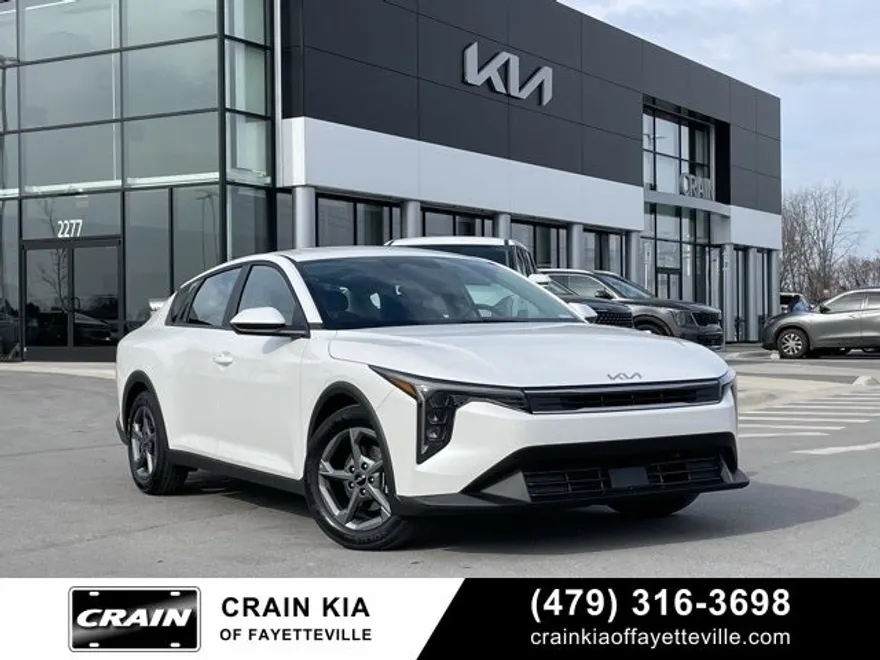 2025 Kia K4 LXS photo 1
