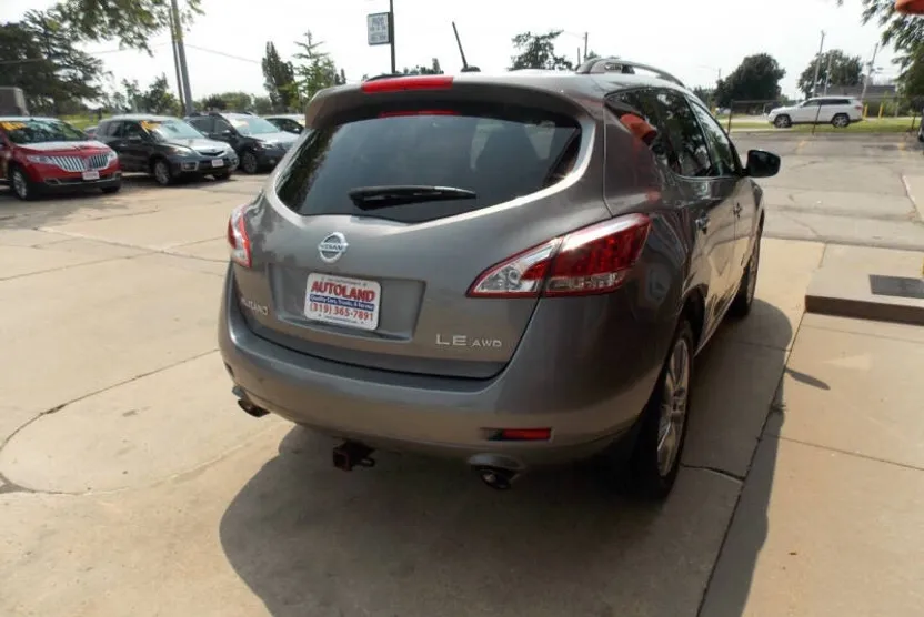 2011 Nissan Murano LE photo 1