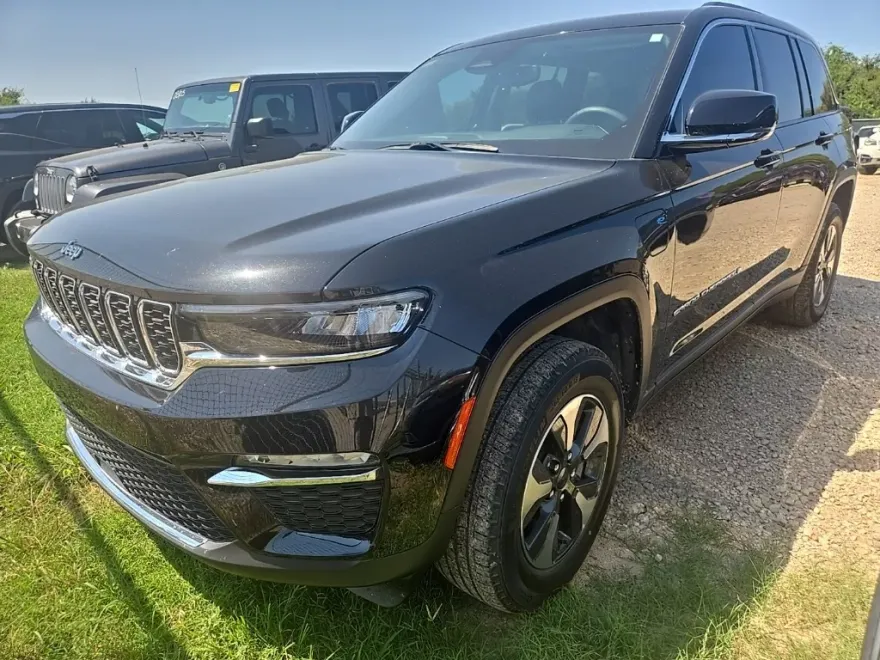 2022 Jeep Cherokee Limited 4xe photo 1