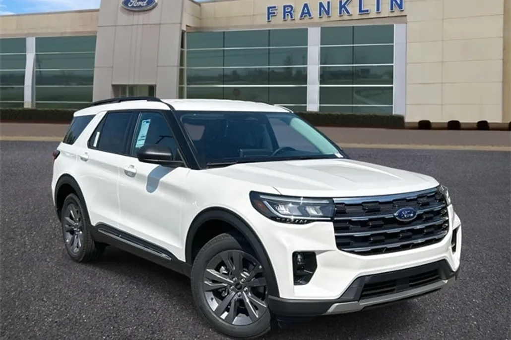 2025 Ford Explorer photo 1