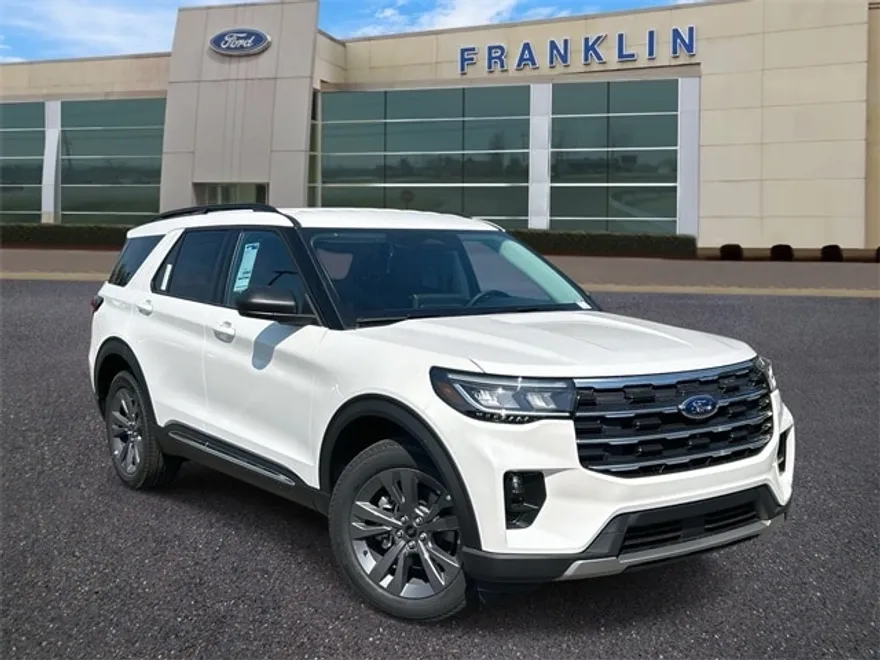 2025 Ford Explorer photo 1