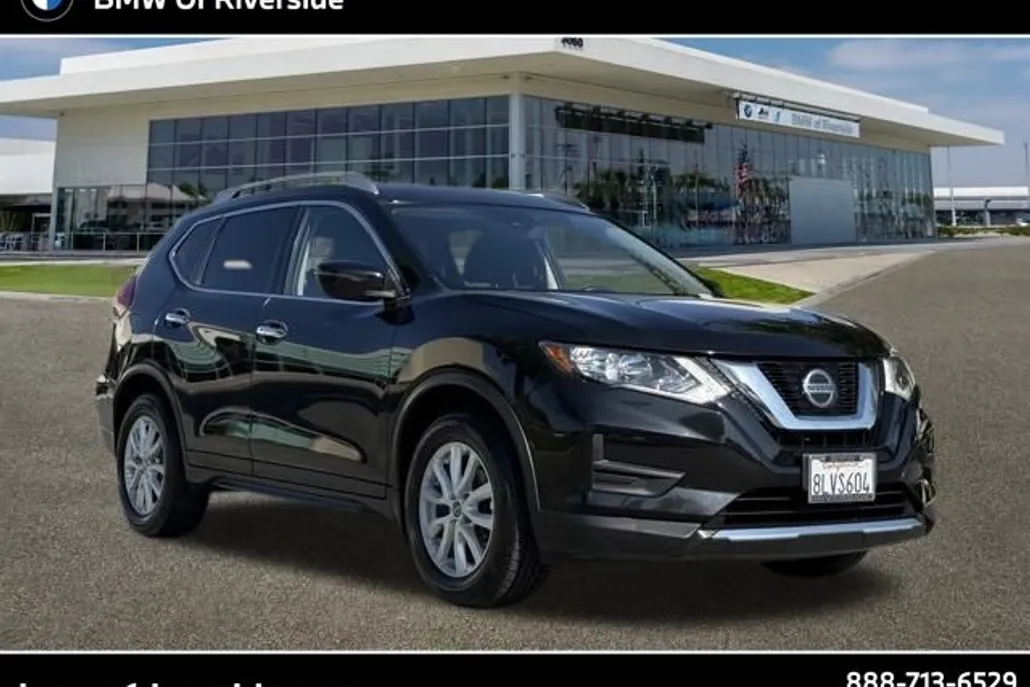 2019 Nissan Rogue SV photo 1
