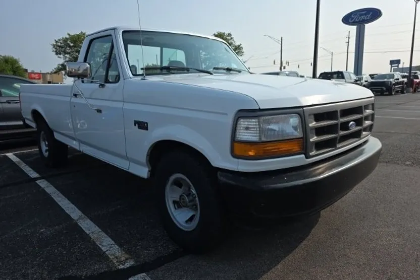 1995 Ford F-150 XL photo 1