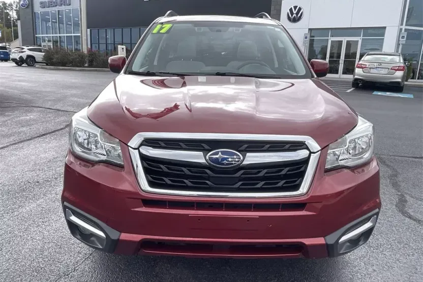 2017 Subaru Forester 2.5i Premium photo 1