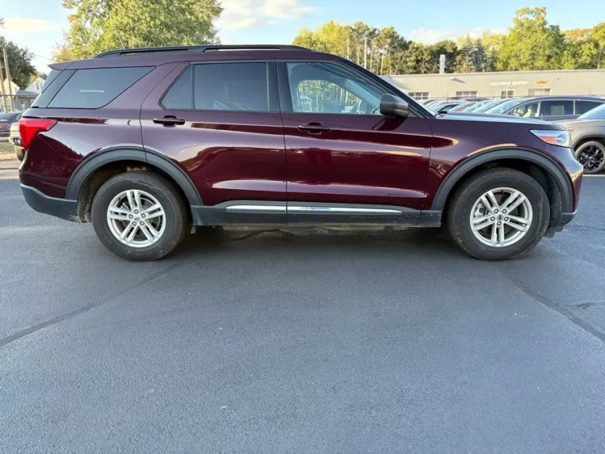 2022 Ford Explorer XLT photo 1