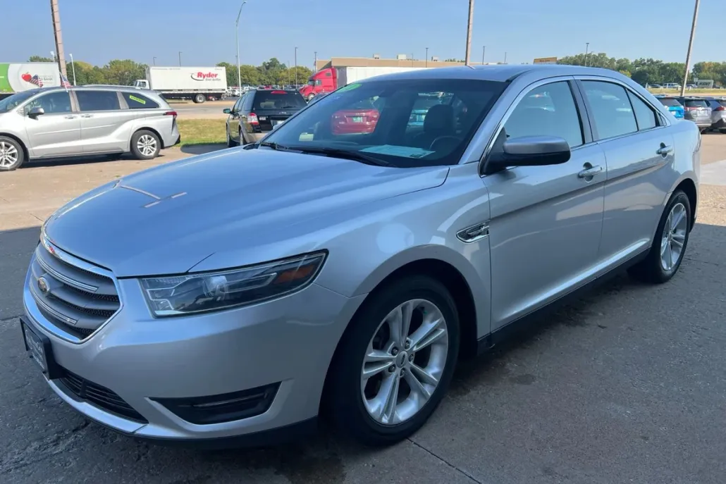 2014 Ford Taurus SEL photo 1