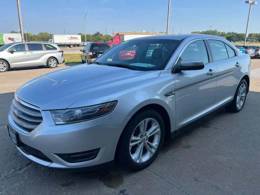 2014 Ford Taurus SEL photo 1
