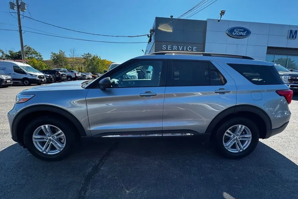 2022 Ford Explorer XLT photo 1