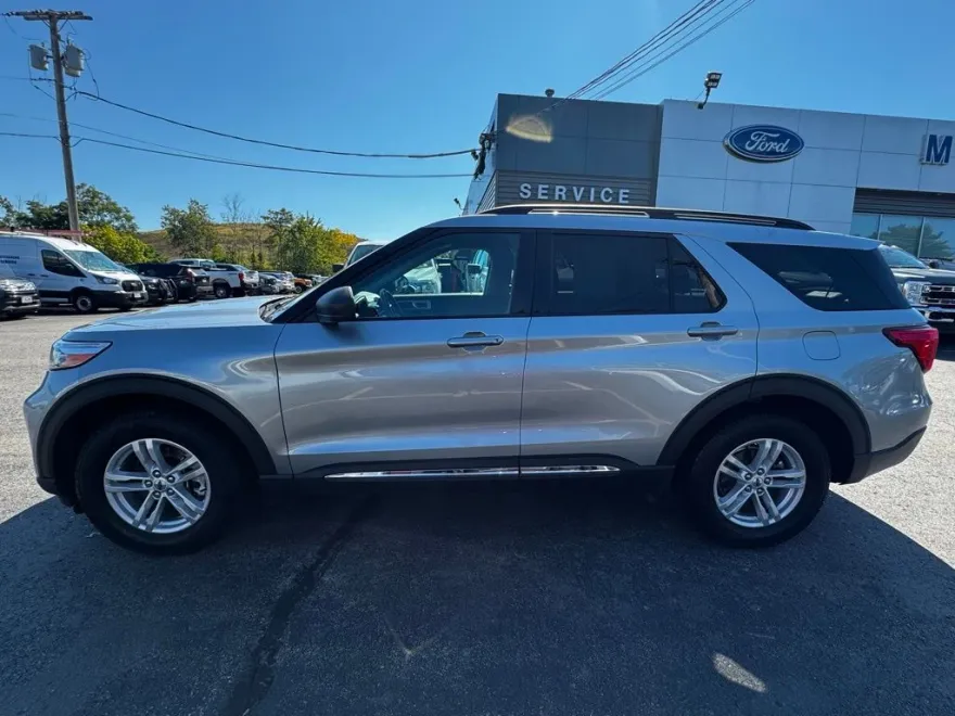2022 Ford Explorer XLT photo 1