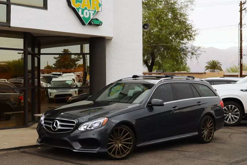 2014 Mercedes Benz E 350 4MATIC Wagon photo 1