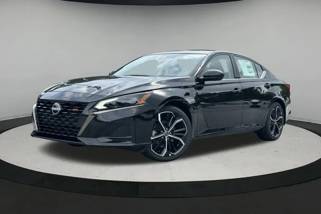2025 Nissan Altima 2.5 SR photo 1