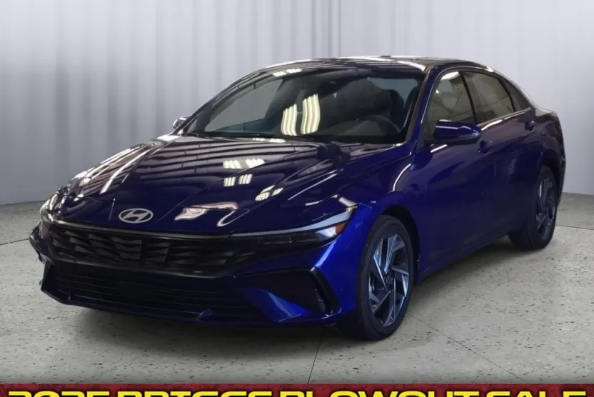 2025 Hyundai Elantra SEL Convenience photo 1
