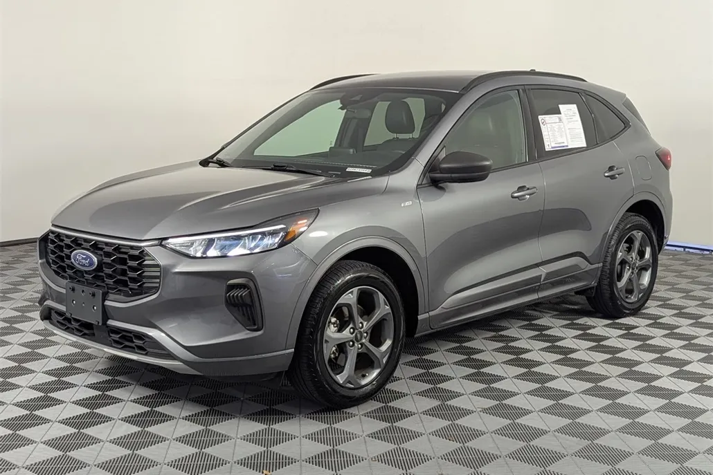 2024 Ford Escape ST-Line photo 1