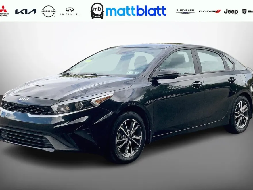 2023 Kia Forte LXS photo 1