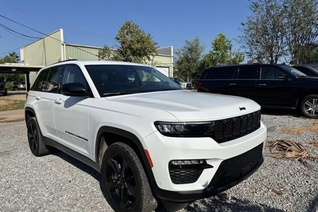 2023 Jeep Grand Cherokee Limited photo 1