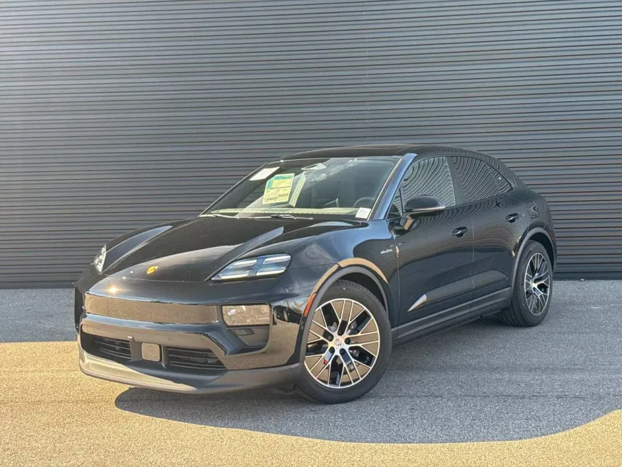 2025 Porsche Macan Electric photo 1
