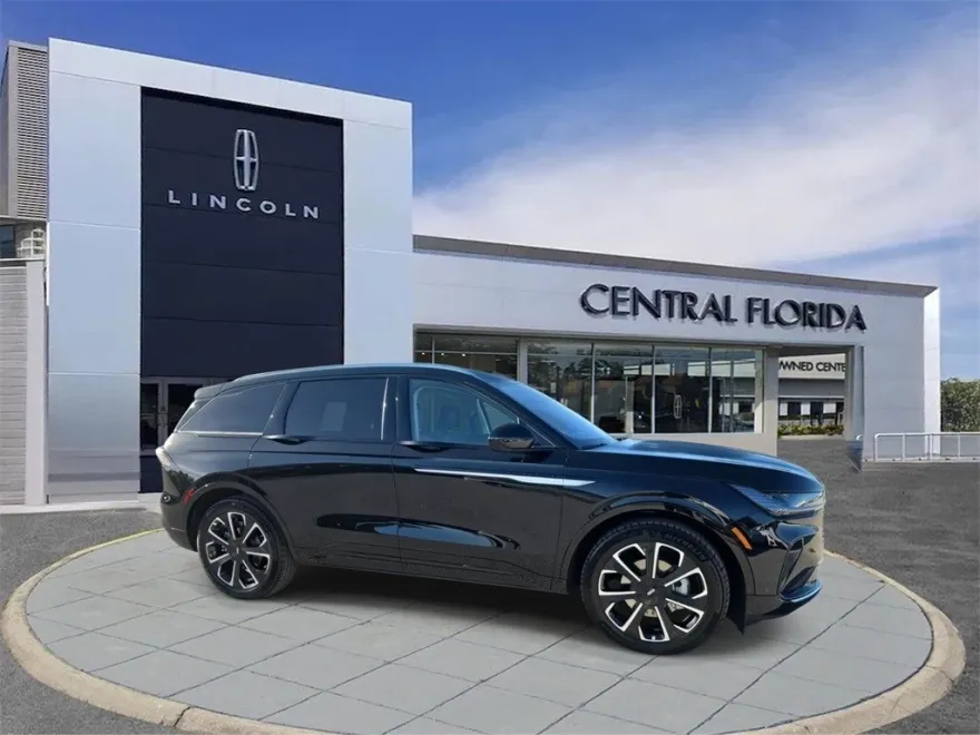 2025 Lincoln Nautilus Reserve photo 1