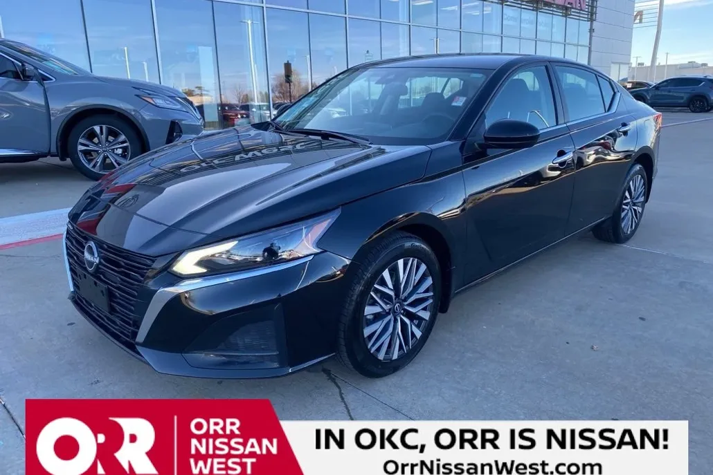 2023 Nissan Altima 2.5 SV photo 1