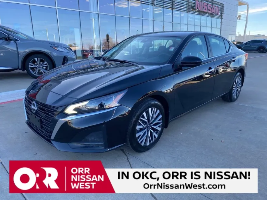 2023 Nissan Altima 2.5 SV photo 1