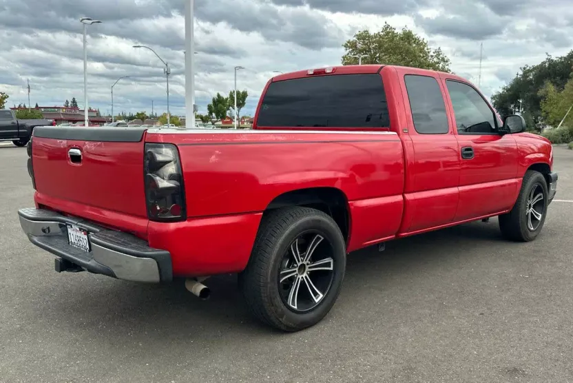 2004 Chevrolet Silverado 1500 Base photo 1