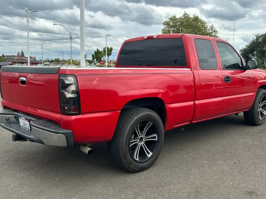 2004 Chevrolet Silverado 1500 Base photo 1