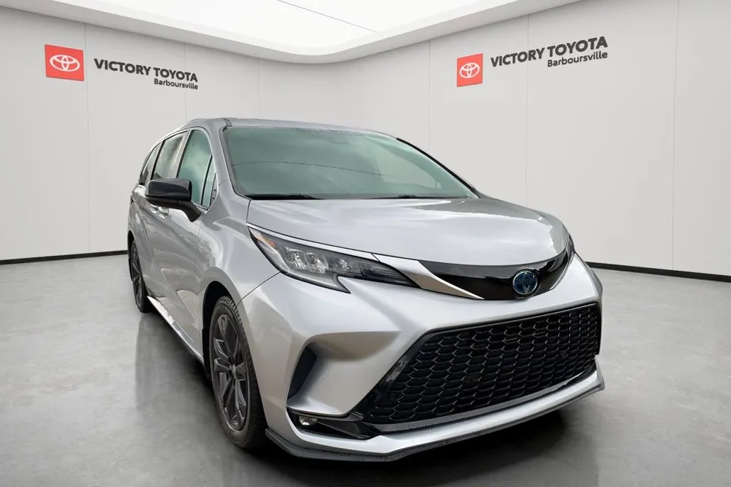 2023 Toyota Sienna XSE photo 1