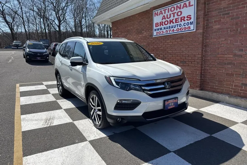 2016 Honda Pilot Touring photo 1